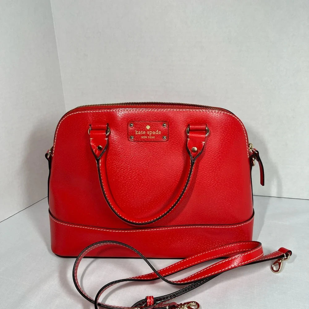 COPY - Kate Spade bag with zipper top. Excellent condition. - Picture 5 of 10